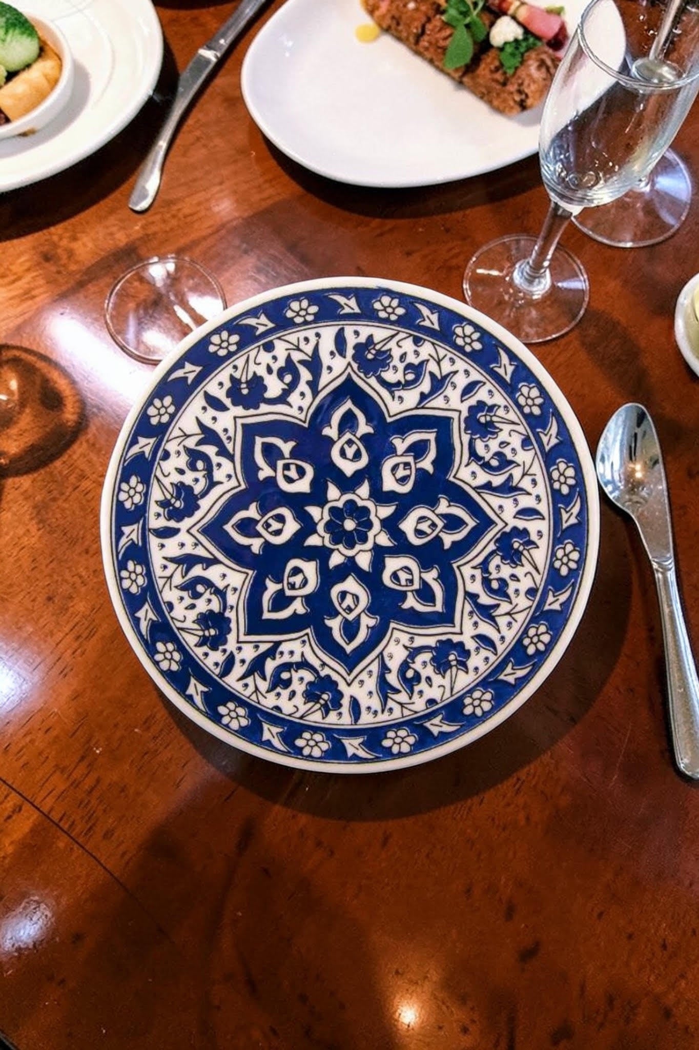 Blue & White Ceramic Trivet – Imported Decorative Heat-Resistant Kitchen Tile (6.3")