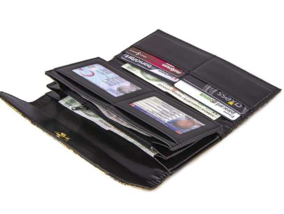 Chic Tapestry Wallet with Magnetic Closure – Elegance Meets Functionality